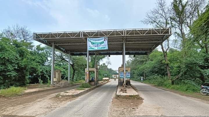 Bharatiya Kisan Union demolished the toll plaza